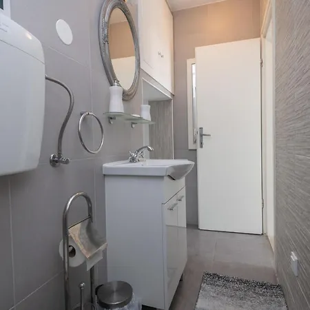 A Kind Of Magic Apartment *